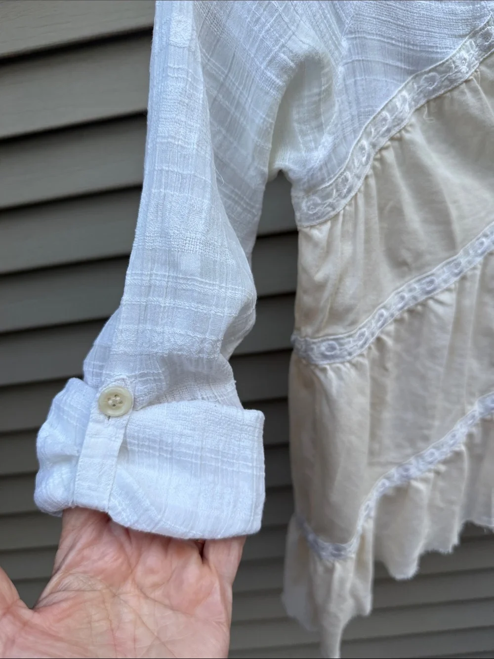 Free People 100%  Cotton Embroidered Boho Top or Tunic Lace Trim V-neck Size XS
